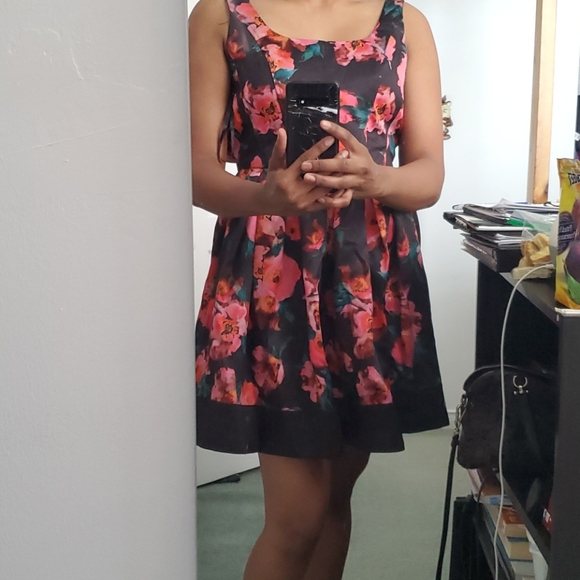 Dress - Picture 1 of 5